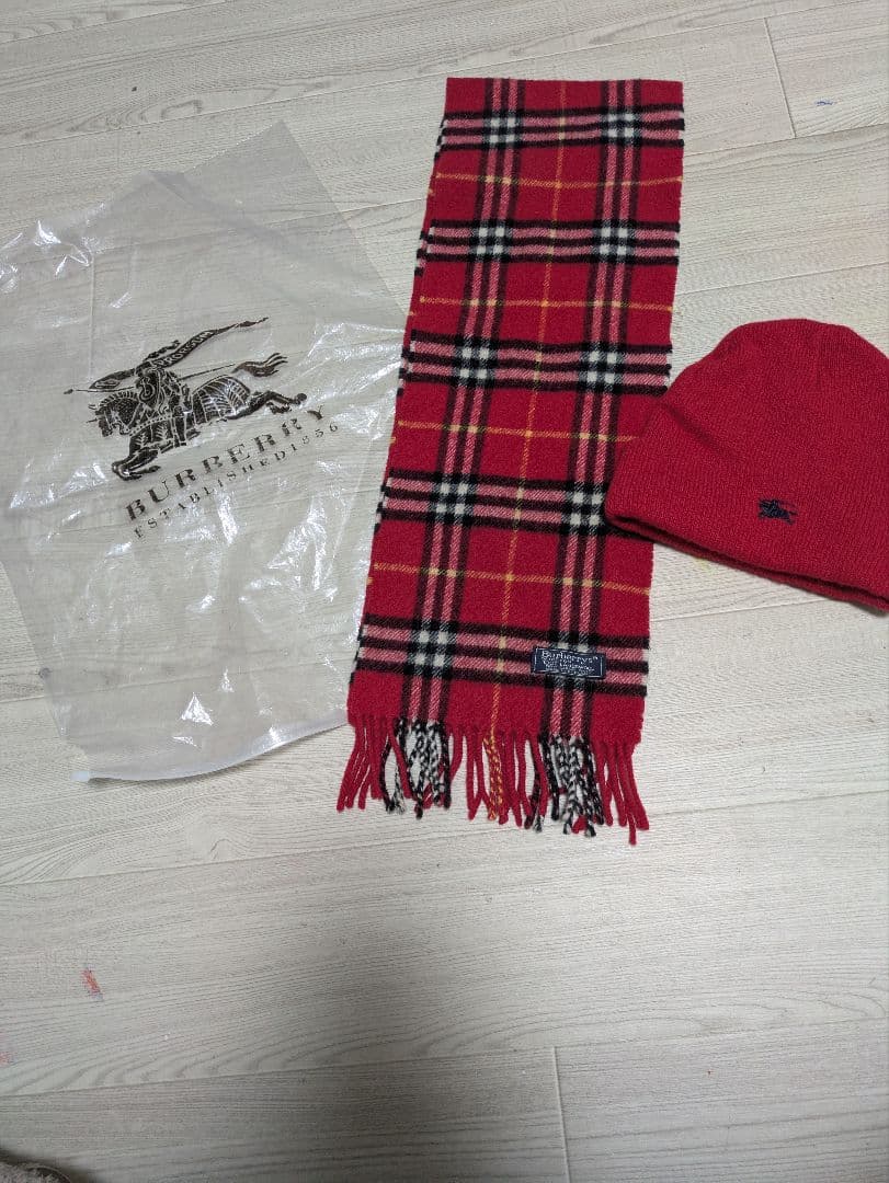 Burberry's 赤 チェック マフラーとニット帽 セット