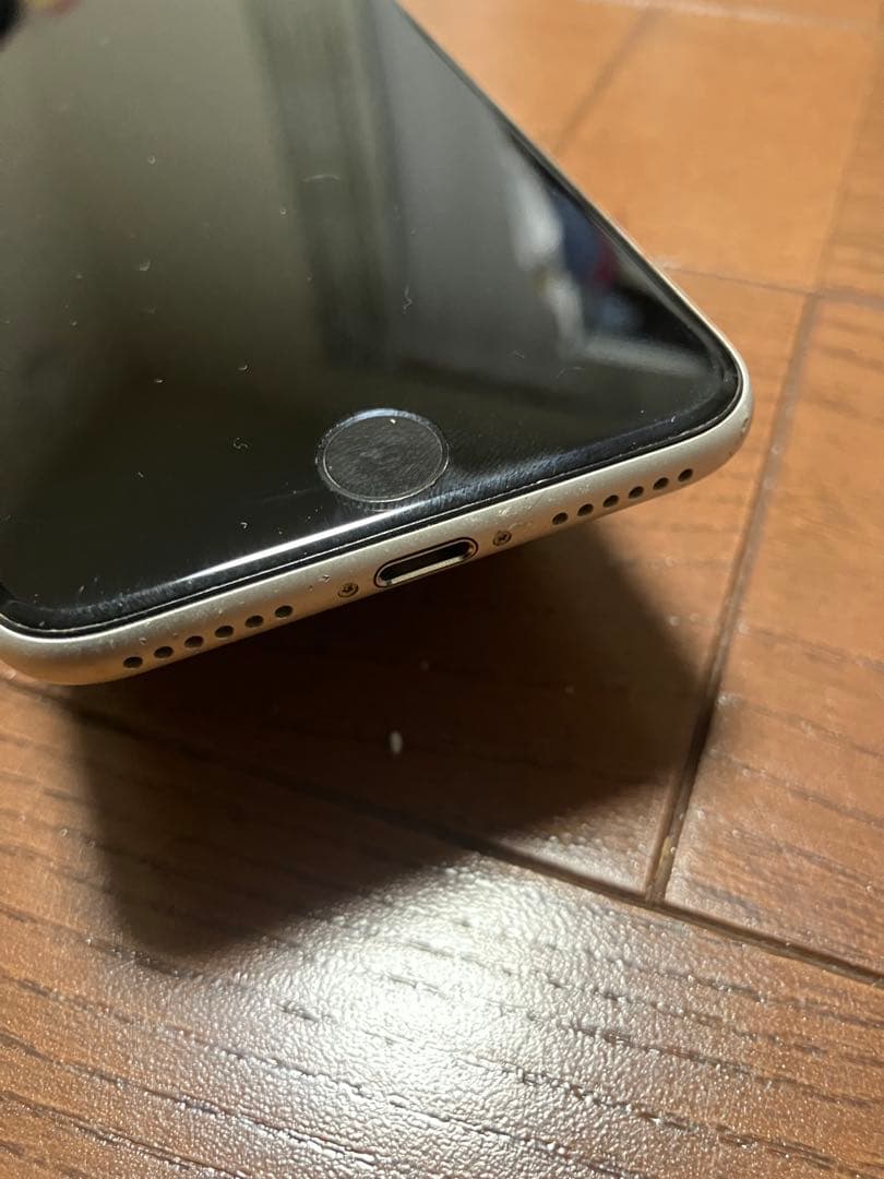 Apple iPhone SE ホワイト SIMフリー 64GB
