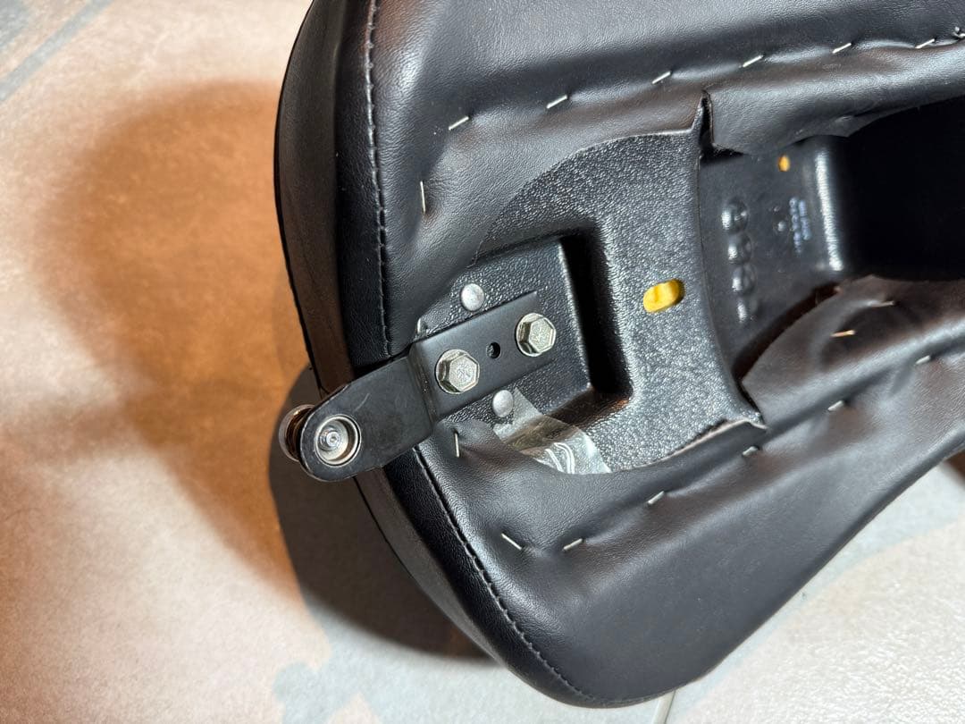 HARLEY-DAVIDSON FLSTC 純正シート
