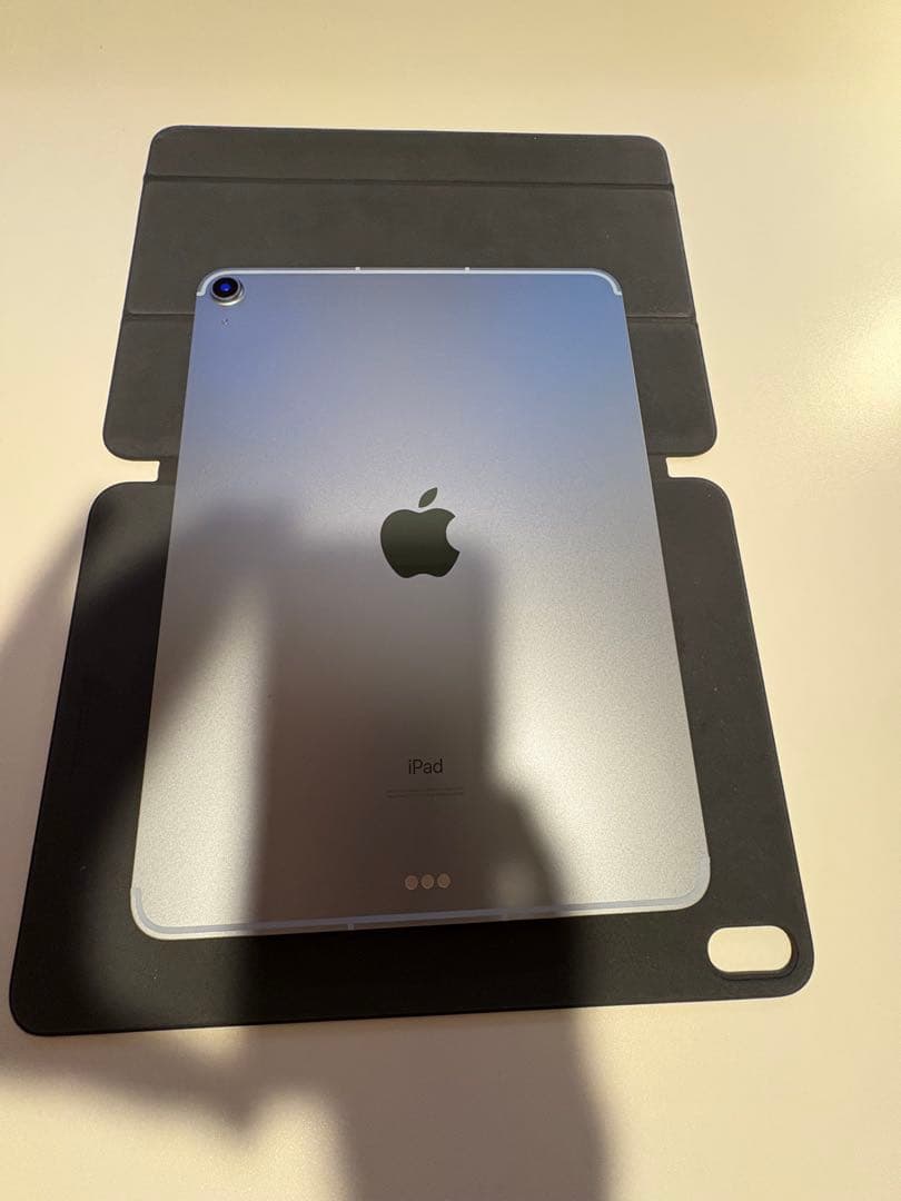 Apple iPad air 第4世代　64GB セルラーモデル　純正カバー付き