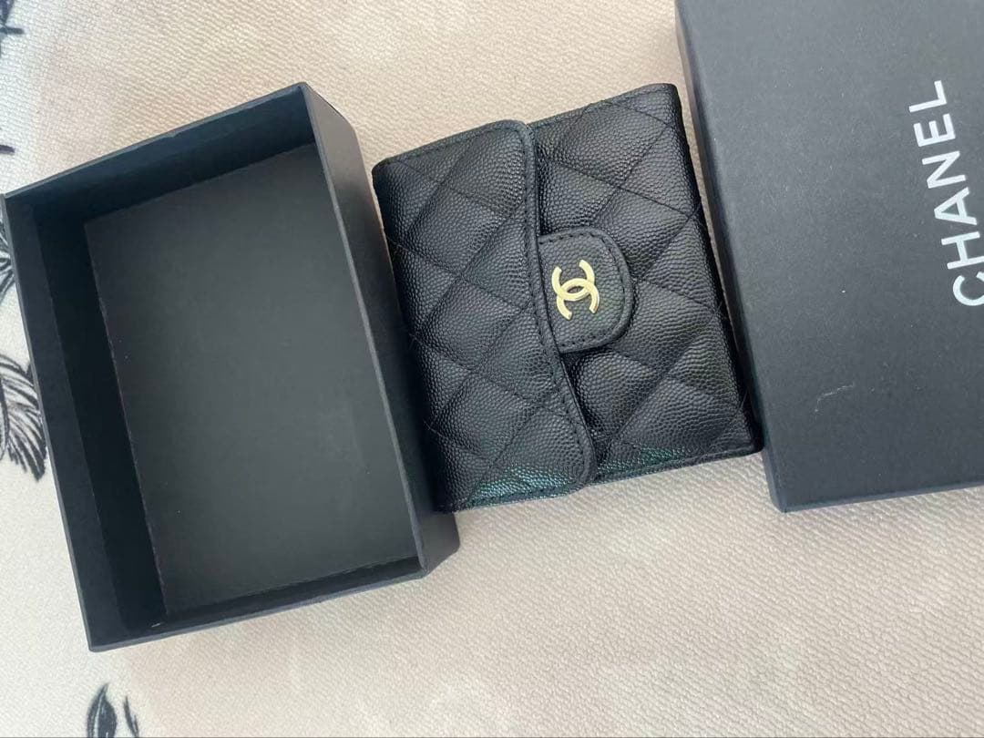 CHANEL 黒 三つ折り財布 キルティング