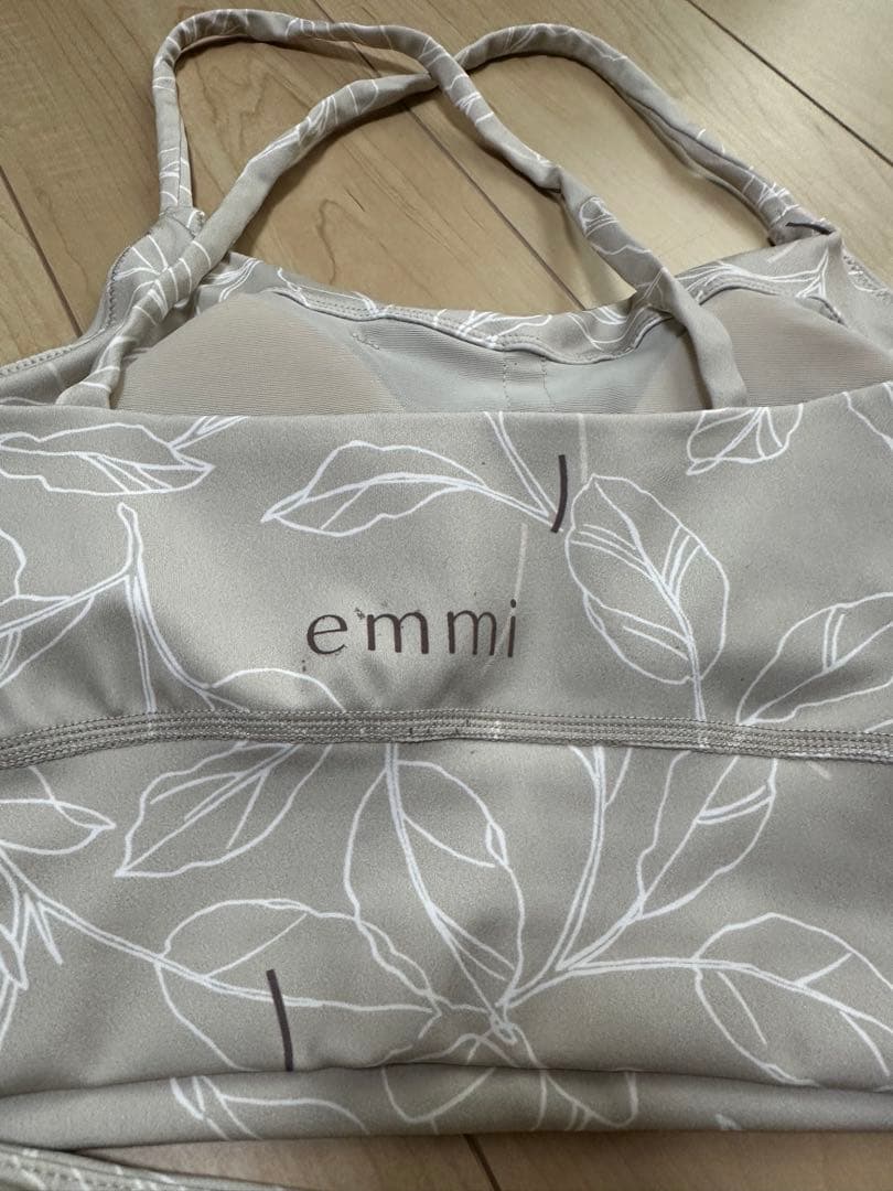 emmi 花柄 ヨガウェア ベージュ