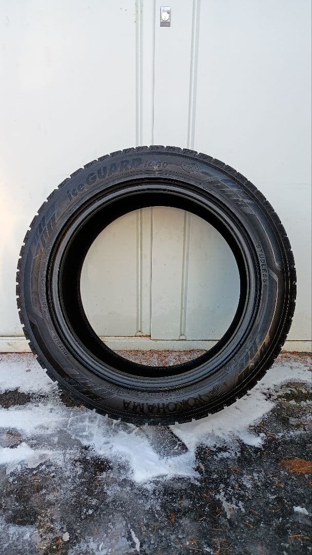 ①ヨコハマアイスガード6 225/50R17スタッドレス ４本セットの１、2本目