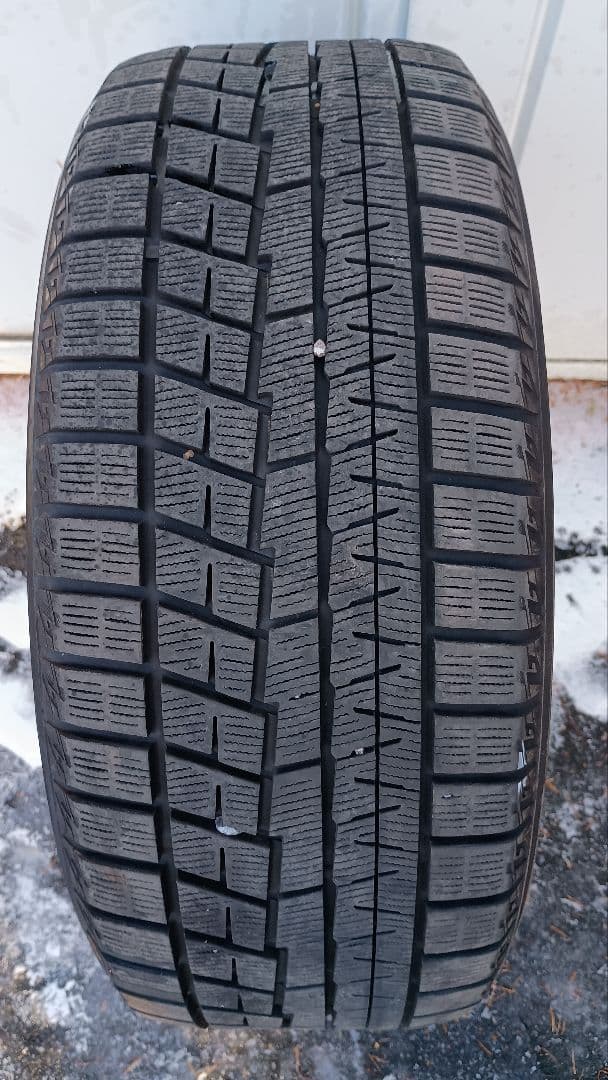 ①ヨコハマアイスガード6 225/50R17スタッドレス ４本セットの１、2本目