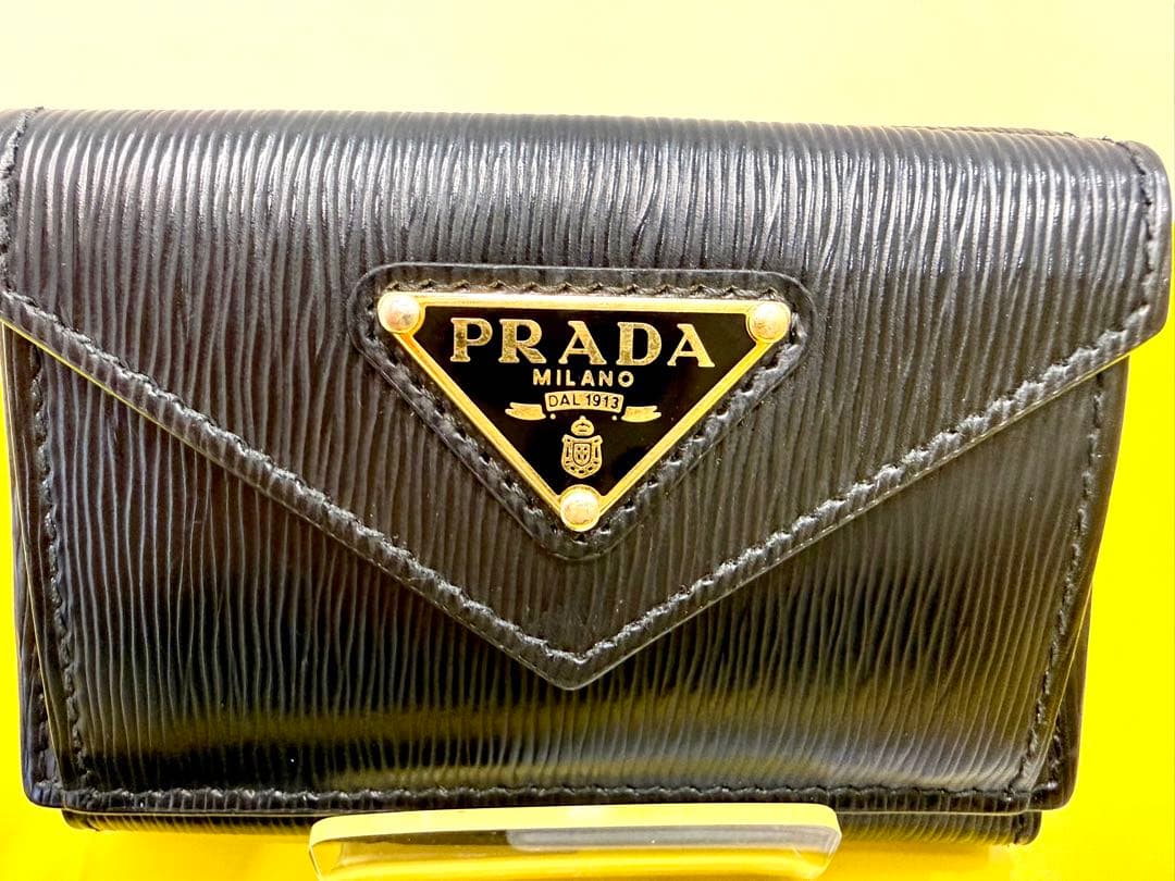 【極美品】PRADA プラダ 三つ折り財布 ヴィッテロムーブ 黒 ギャランティ付