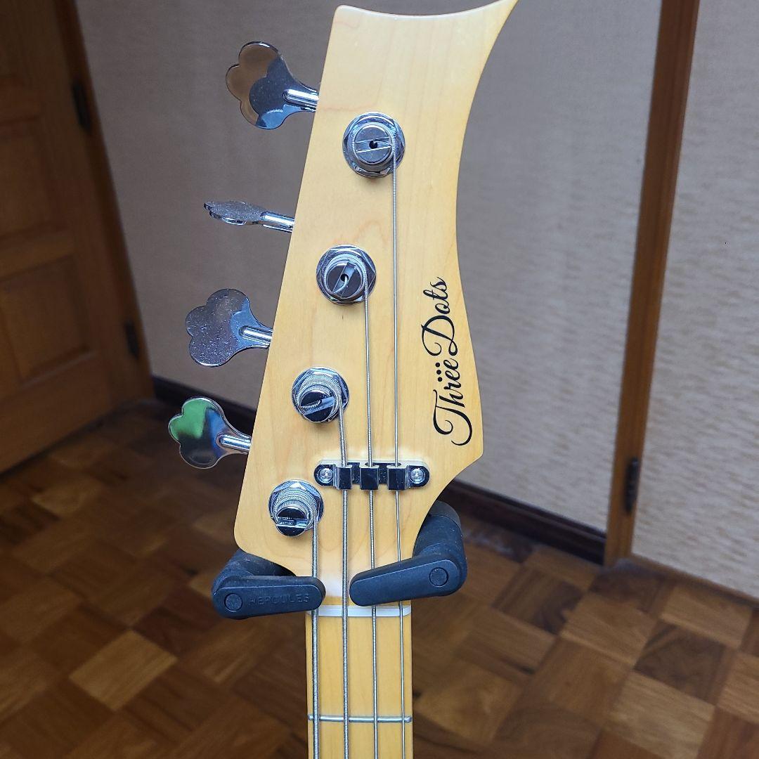 Three Dots Guitars プレシジョンベース(EMGのPU仕様)