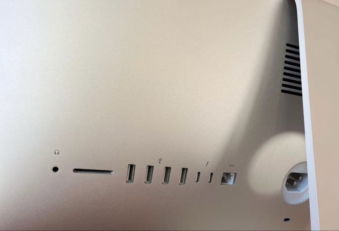 Apple iMac Retina 4K 21.5インチ　(2017)