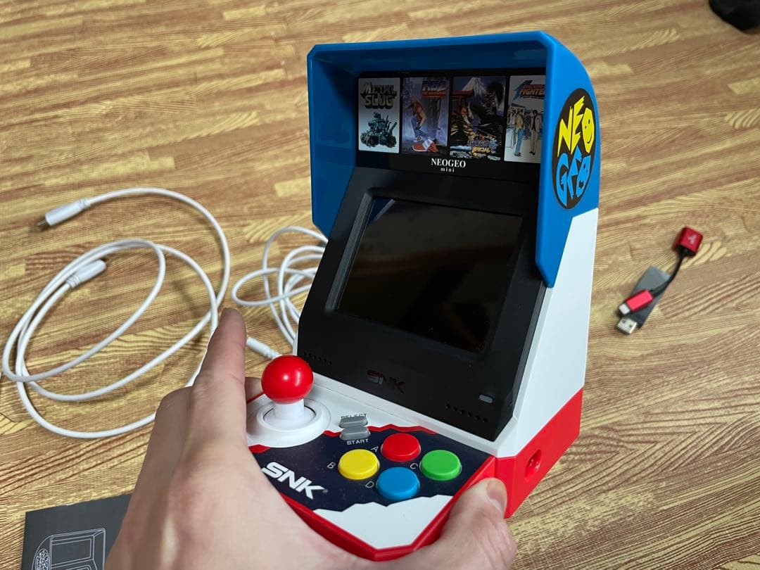 SNK NEOGEO mini 本体と付属品