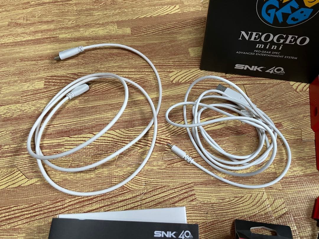 SNK NEOGEO mini 本体と付属品