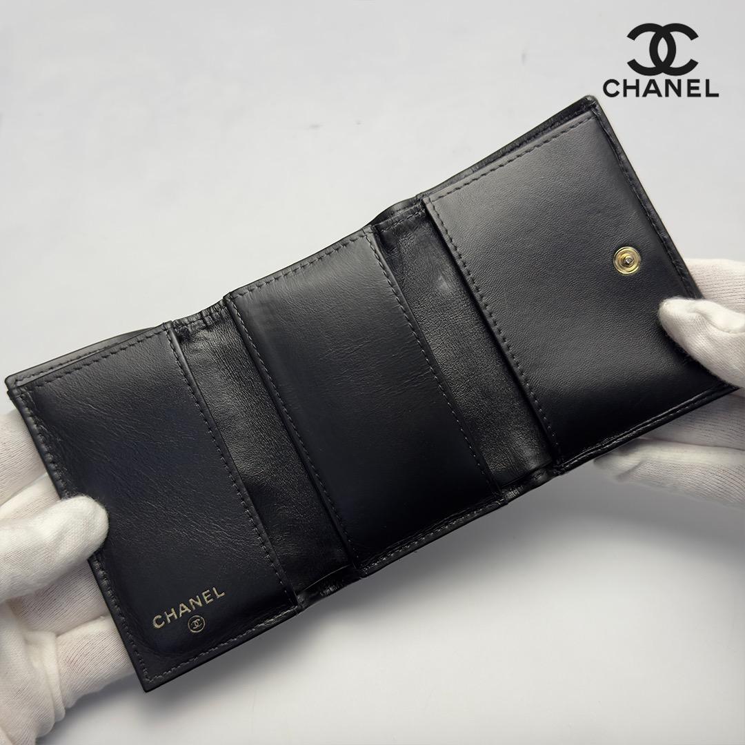 正規品　CHANEL シャネル19　ディズヌフ　Wホック　三つ折り財布