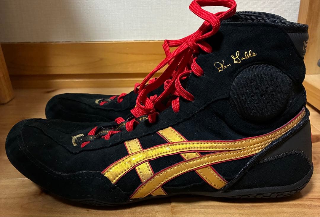 ASICS レスリングシューズ ハイカット　ほぼ新品