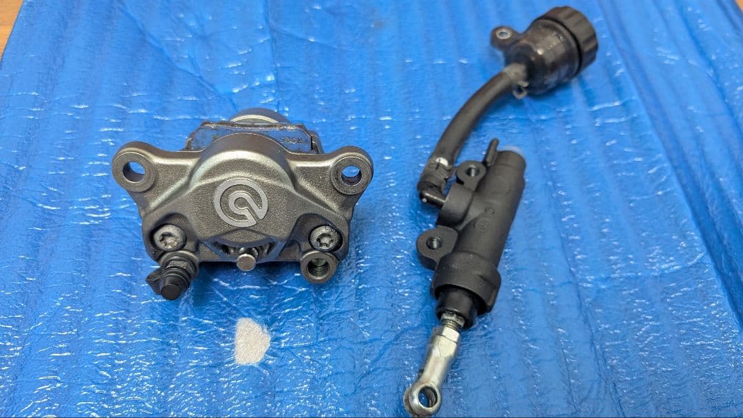 bremboカニキャリパーとニッシンマスター