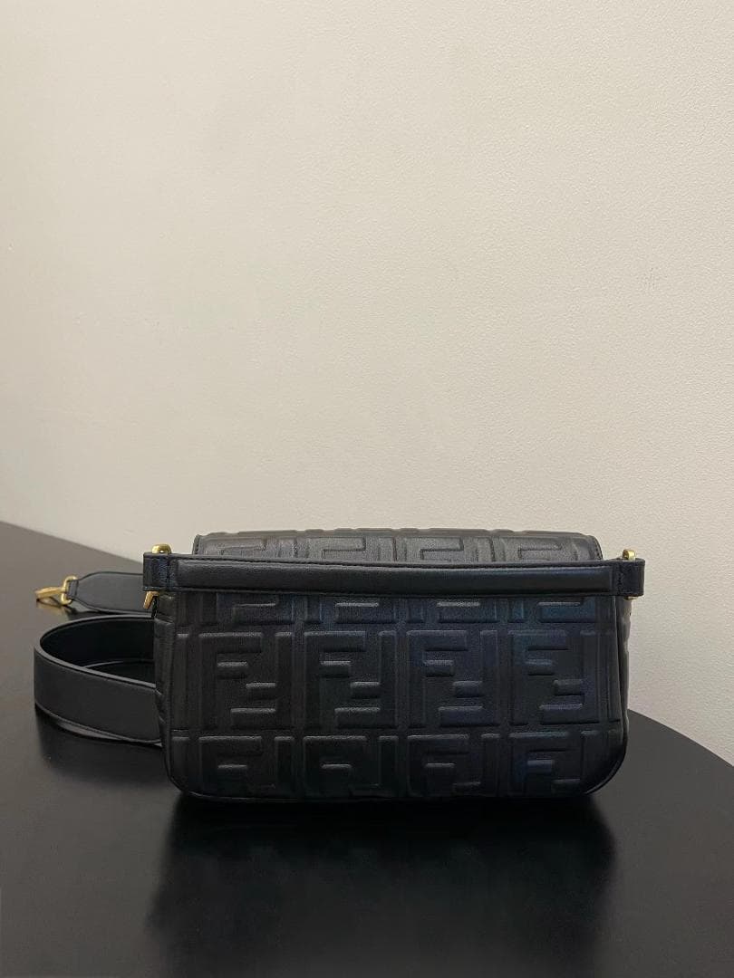 フェンディ バゲット ブラックレザー