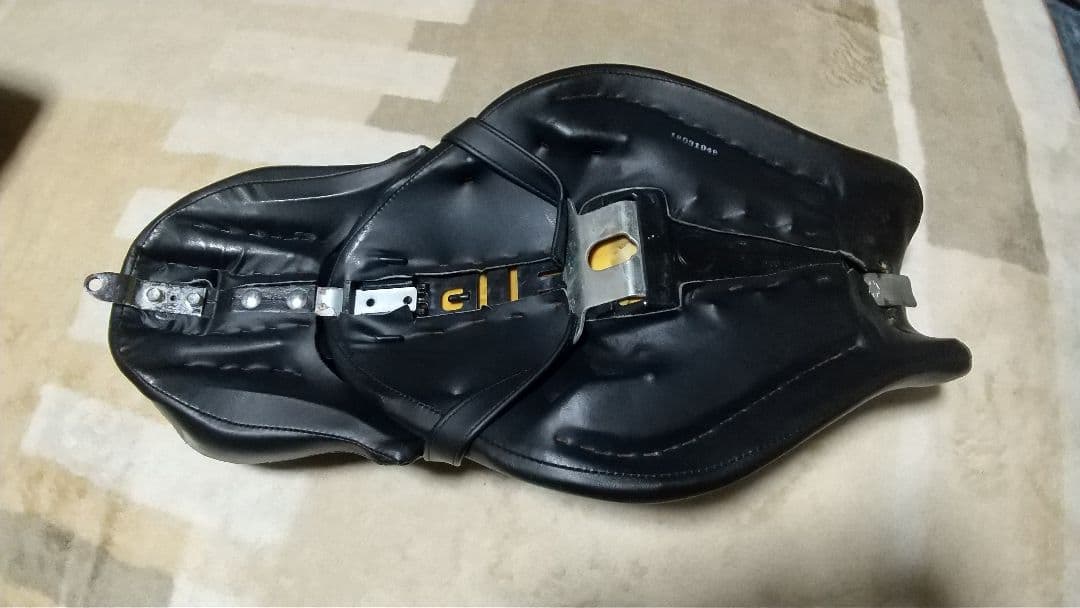 パン ハーレー スポーツスター　純正　シート