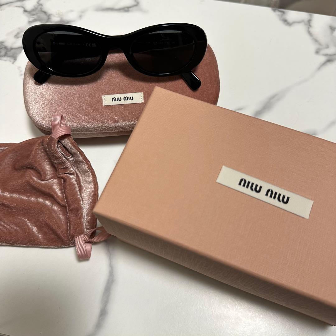 MIUMIU オーバルサングラス ブラック　 【美品】