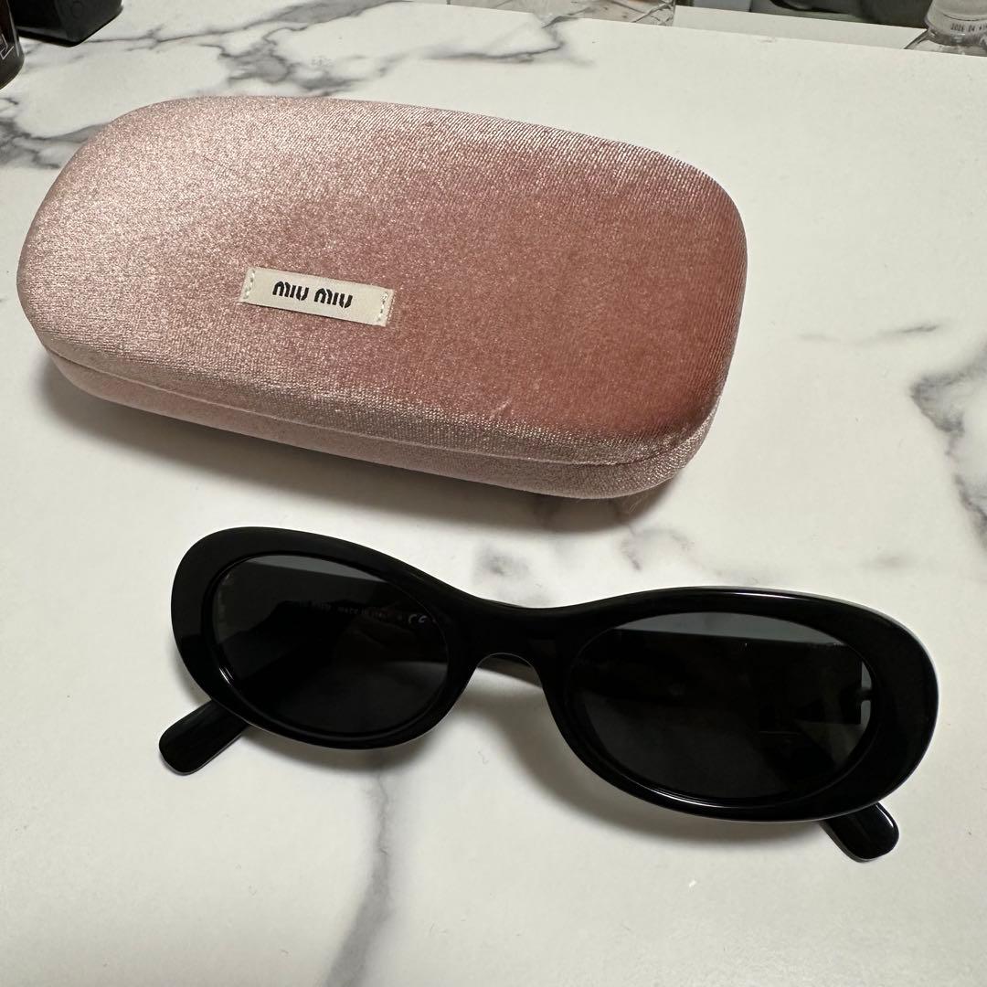 MIUMIU オーバルサングラス ブラック　 【美品】