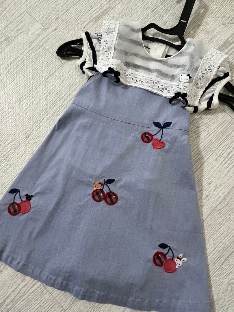 ファミリア　チェリー刺繍ワンピース 80センチ