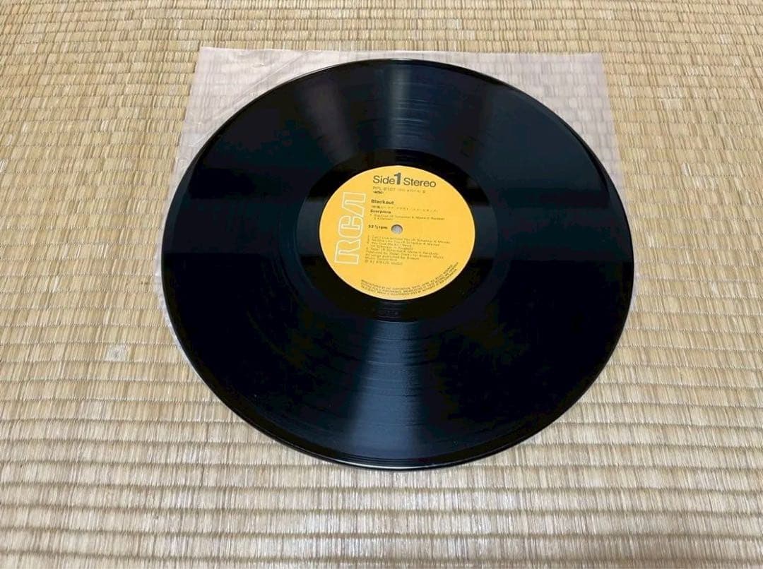 スコーピオンズ　ブラックアウト　レコード