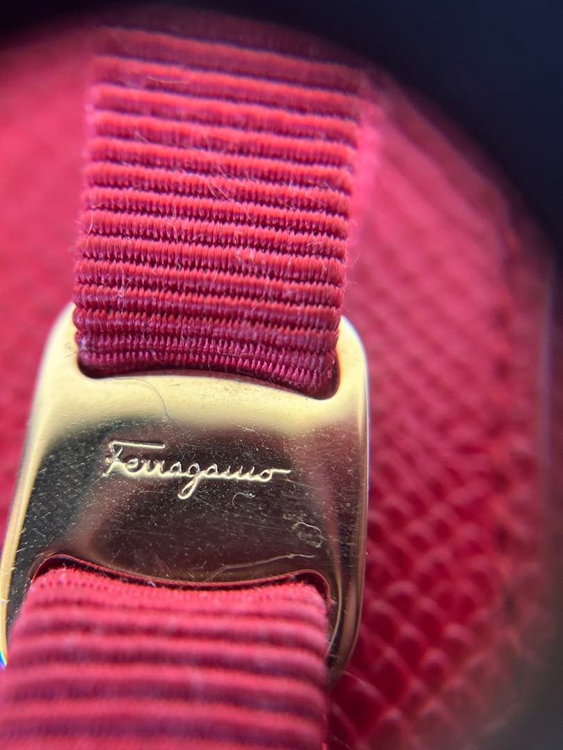 Ferragamo 赤 三つ折り財布