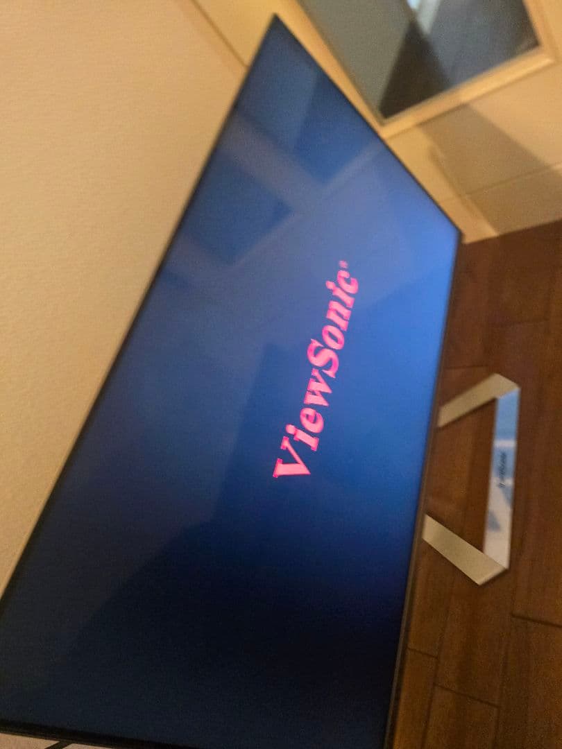 31.5型 HDR10対応　IPS液晶モニタ　モニターアーム付き