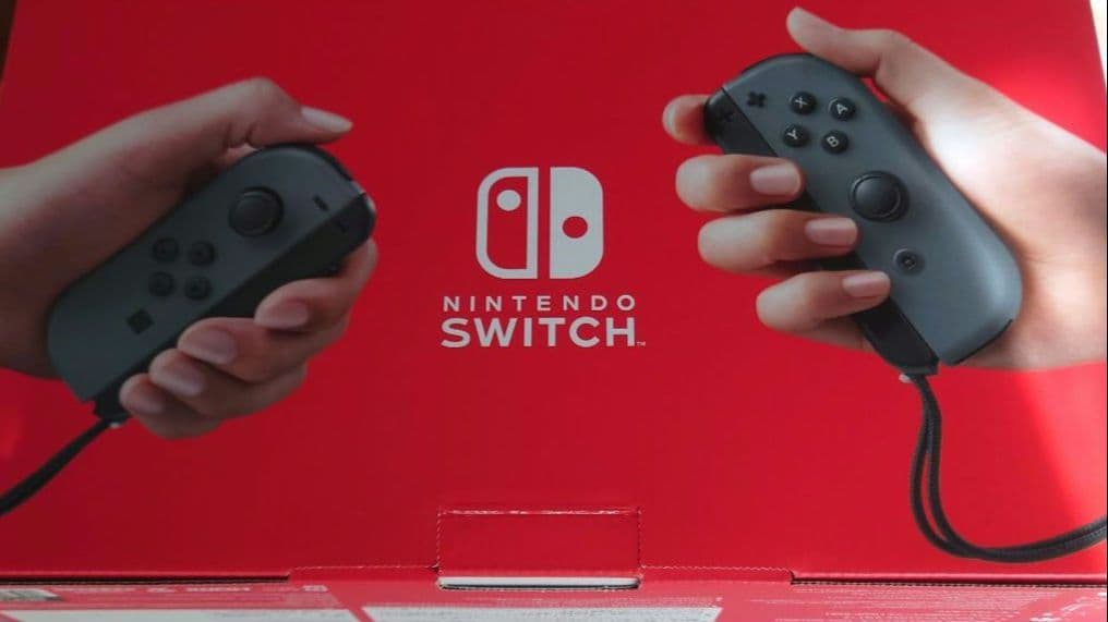Nintendo Switch 本体＋付属品・箱有り　おまけ付き