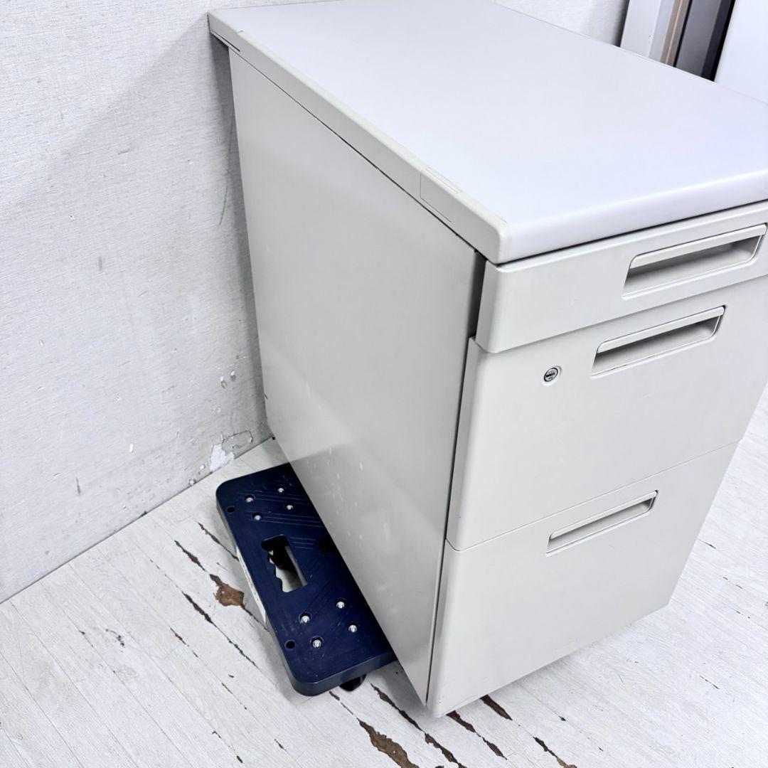 24597 3段鍵付き　キャビネット　ワゴン