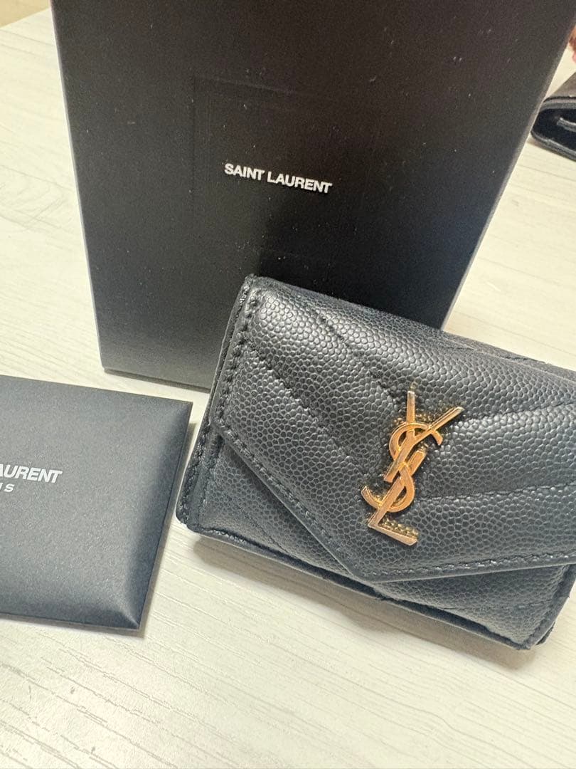 YSLブラック三つ折財布