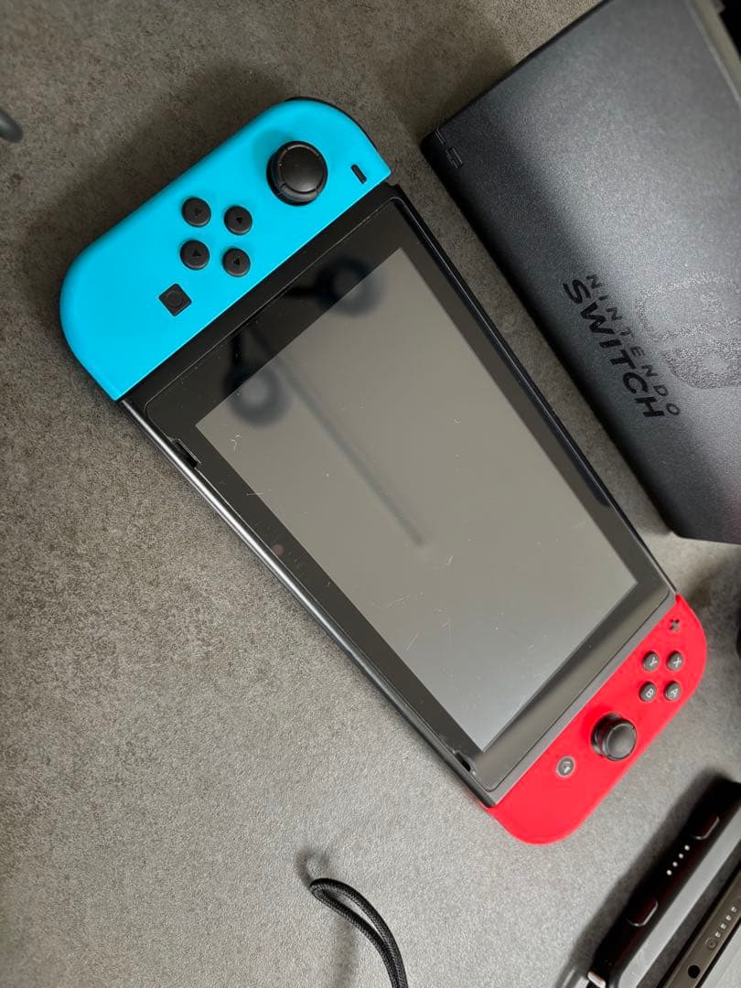 Nintendo Switch 本体　Joy-Con 2セット付き