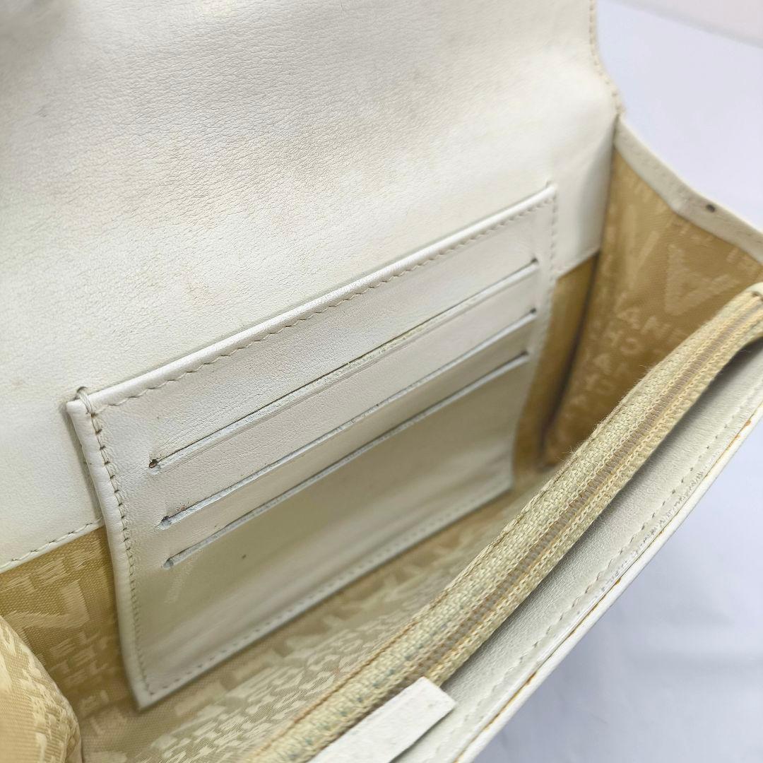 美品 シャネル 二つ折り 財布 カーフレザー ホワイト CHANEL