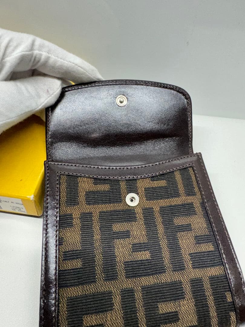 未使用【FENDI】フェンディ ズッカ柄 二つ折り財布 レザー ブラウン