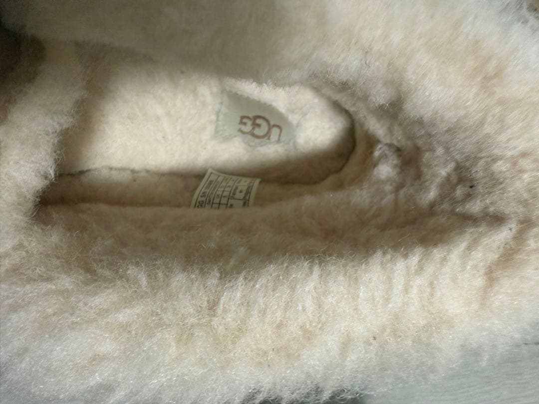 UGG ベージュ モカシンスタイル ムートンショートブーツ24cm中古