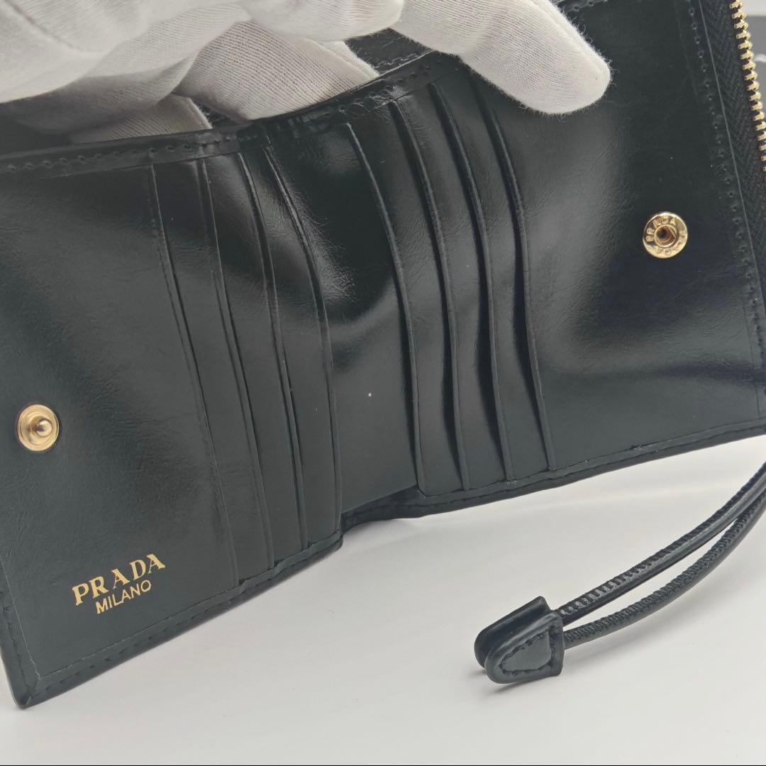 PRADA ミニウォレット 二つ折り財布　ブラック　レザー　美品