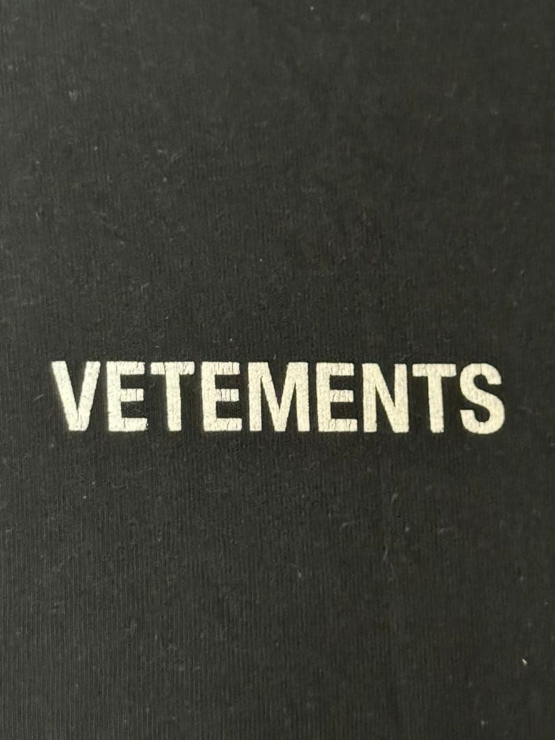 VETEMENTS ブラック Tシャツ AUTUMNE-HIVER 2021