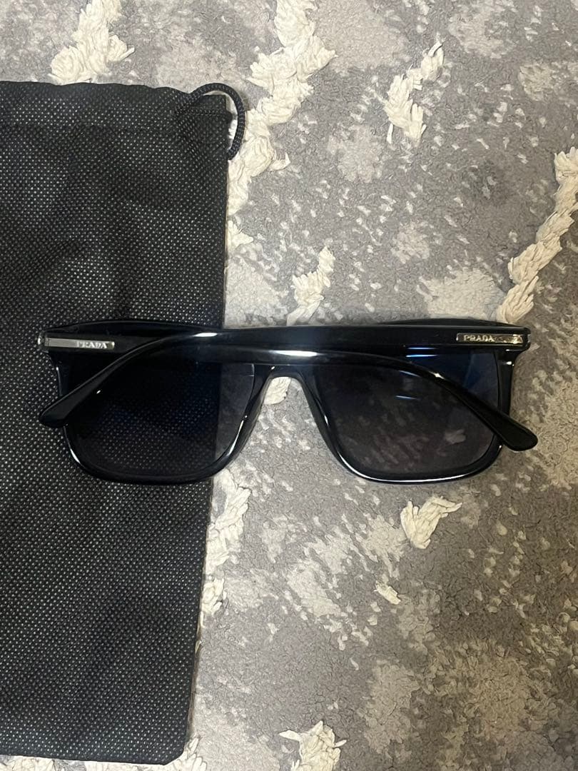 PRADA プラダ　スクエア型 サングラス 収納袋付き