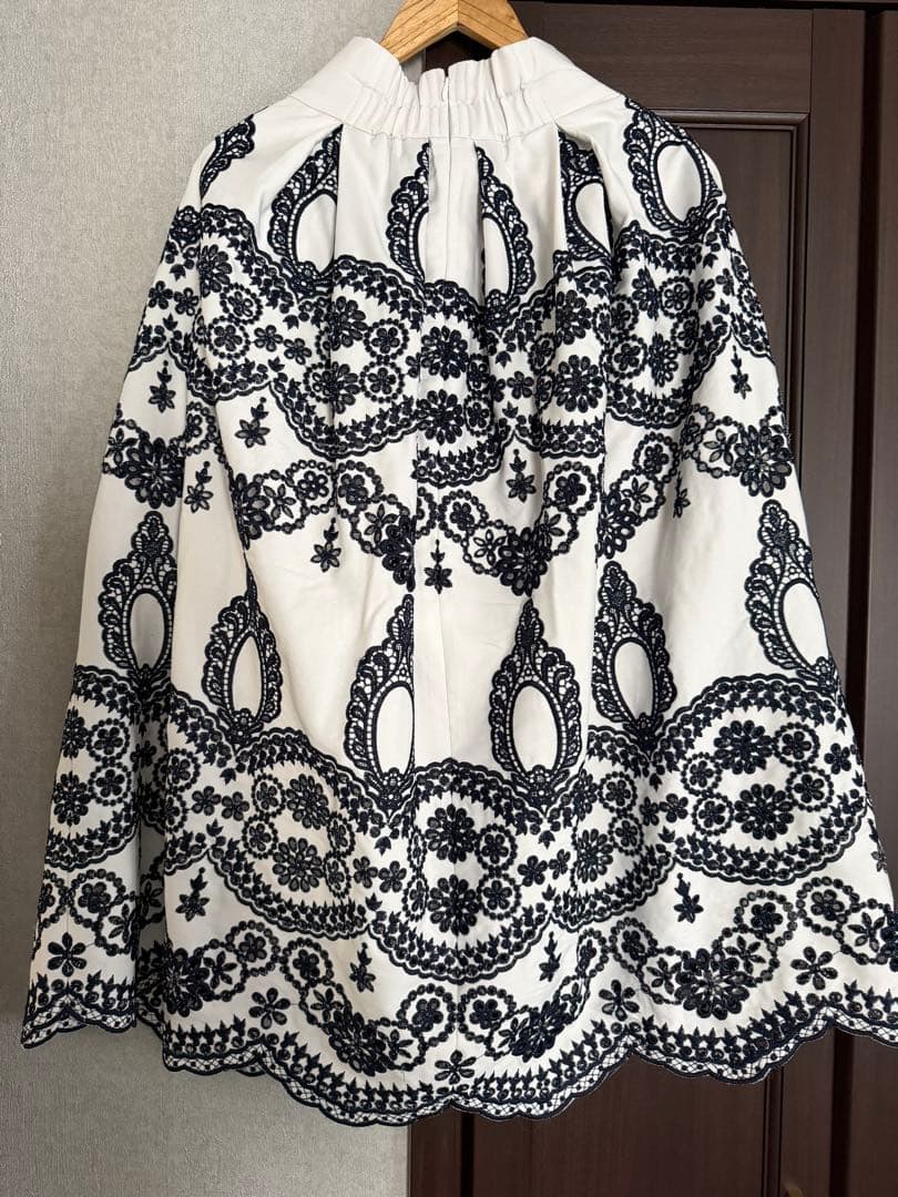 JENNE ジェンヌ　総刺繍BOXタックスカート　Mサイズ　ネイビー