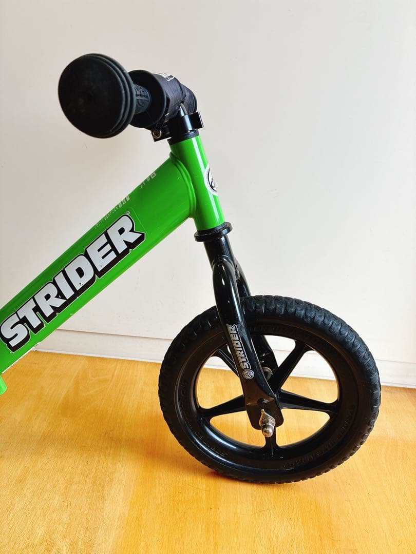 STRIDER スポーツモデルグリーン 12インチ　キックスタンド使用