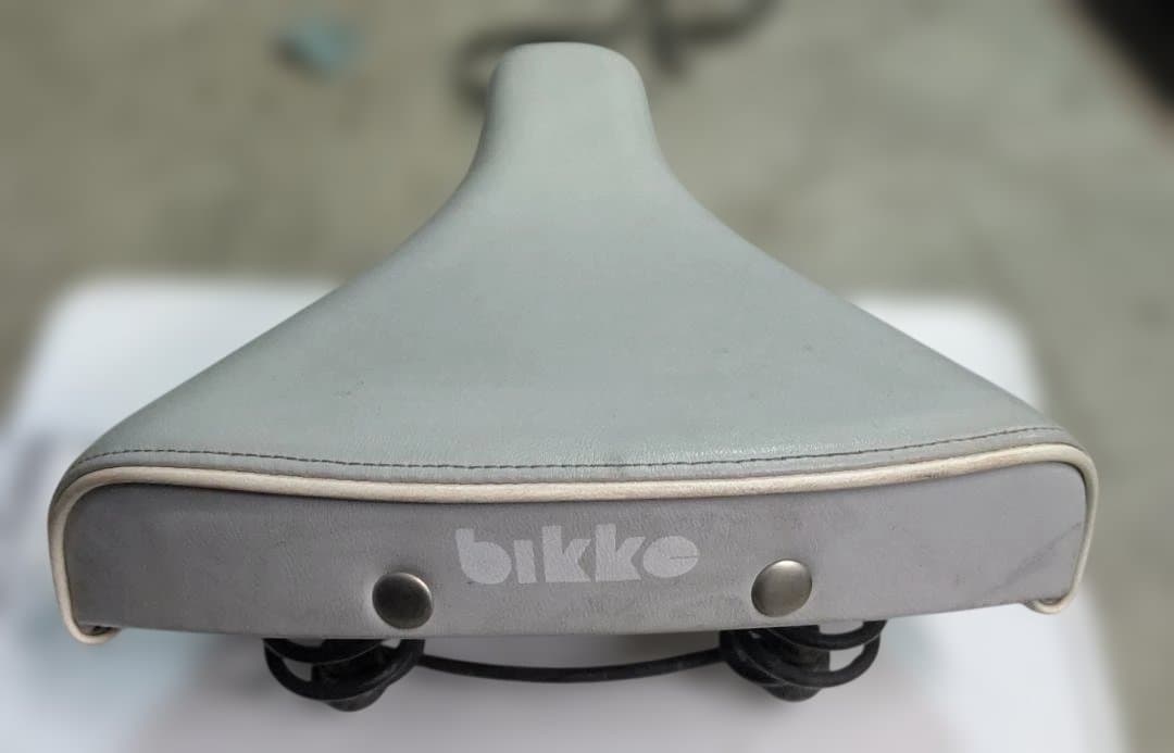 BIKKE　MOB　dd　回生充電機能付　電動自転車　シートクッション新品