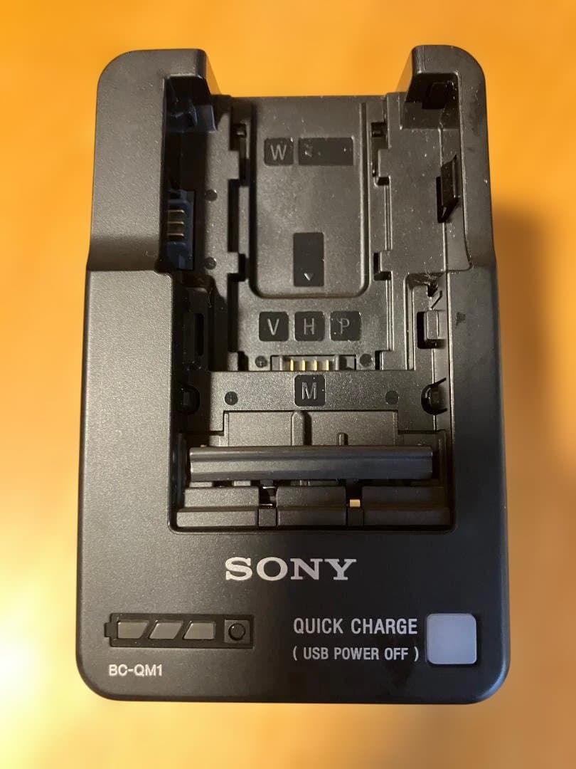 ム*ン様 【2022年製・極美品】ソニー HDR-CX680 ホワイト 急速充電