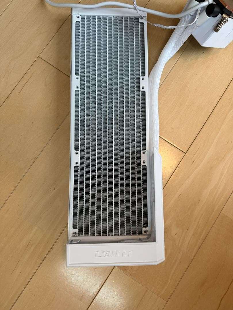 Lianli HydroShift LCD 360 ホワイト液体冷却
