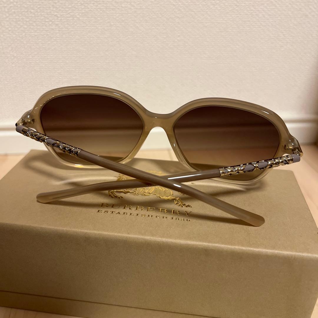 BURBERRY ベージュラウンドサングラス ケースタグ付き