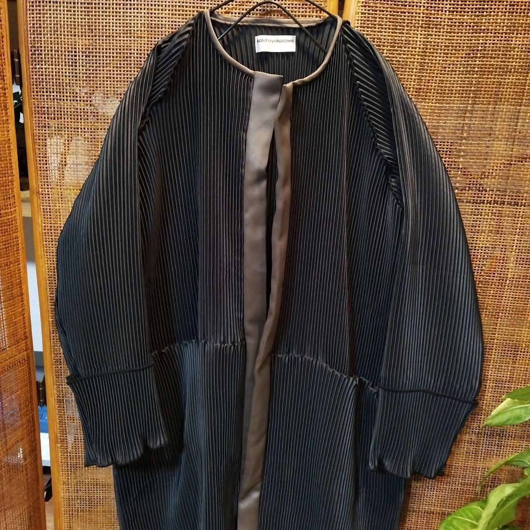 kotohayokozawa コトハヨコザワ プリーツコート　ブラック