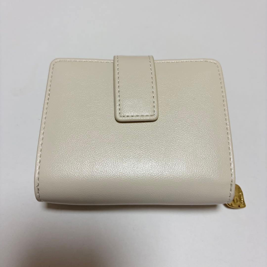 【新品】ジルバイジルスチュアート チャーム付ウォレット 財布 ホワイト