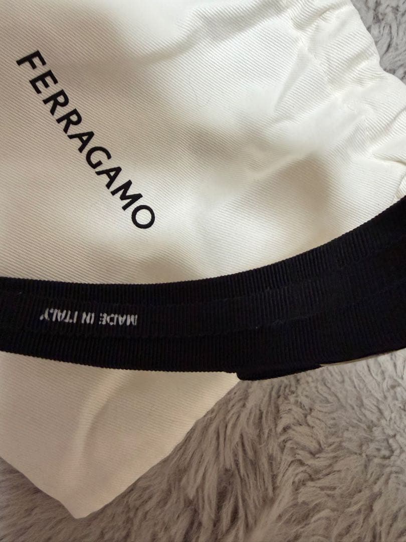 FERRAGAMO カチューシャ 新品未使用