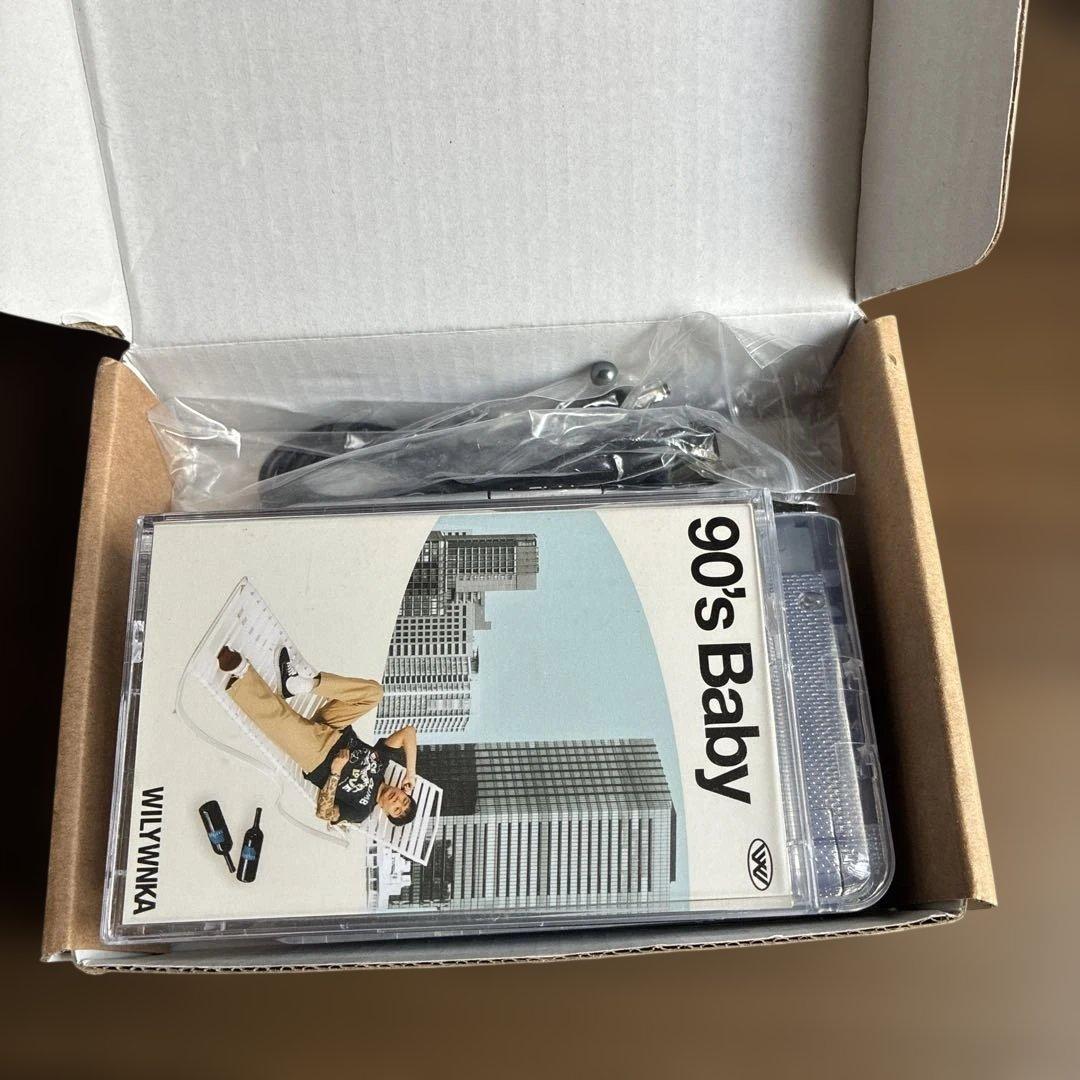 WILYWINKA 90's Babyカセットテープ　箱 イヤホン、ケーブル付き