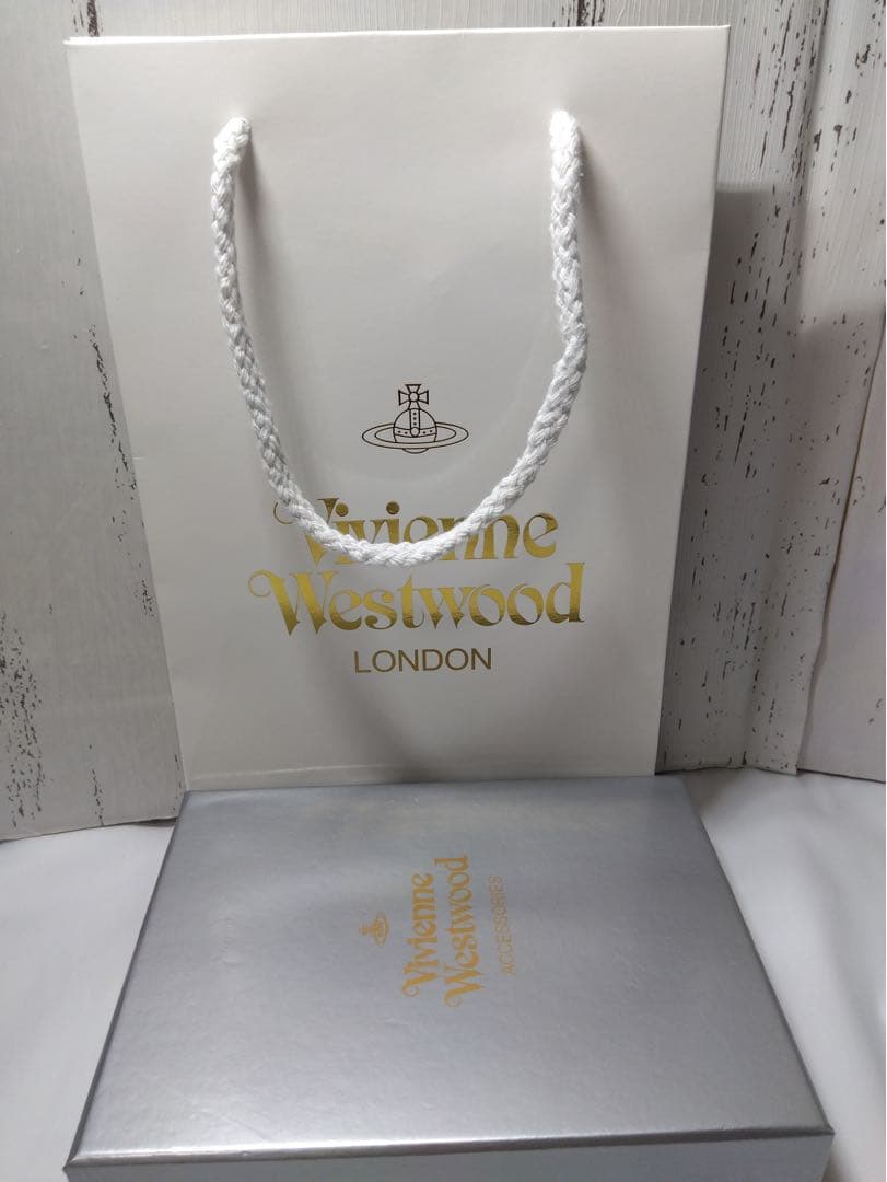 【ショッパー付き】VivienneWestwood♡エナメル三つ折財布　ブラック