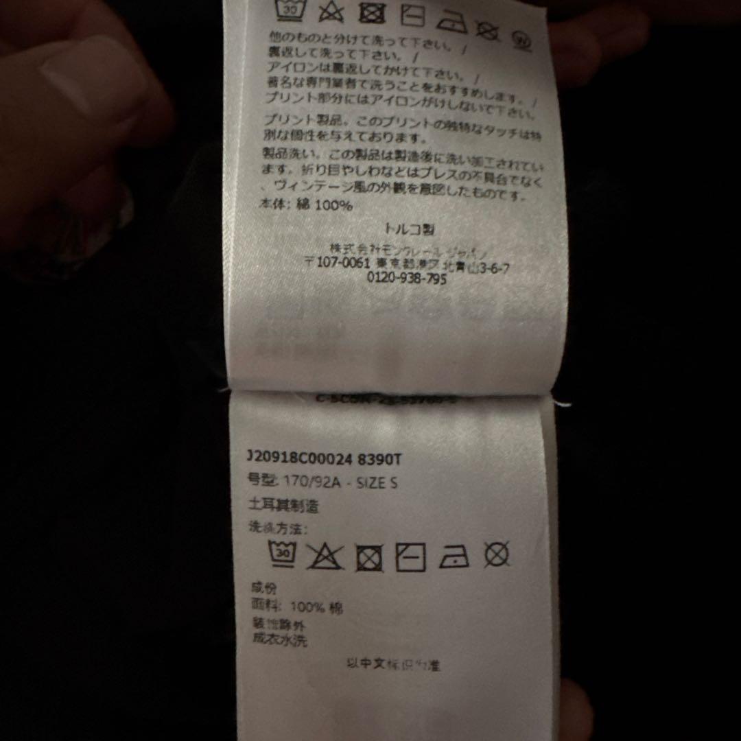 MONCLER 黒 Tシャツ ロゴ入り
