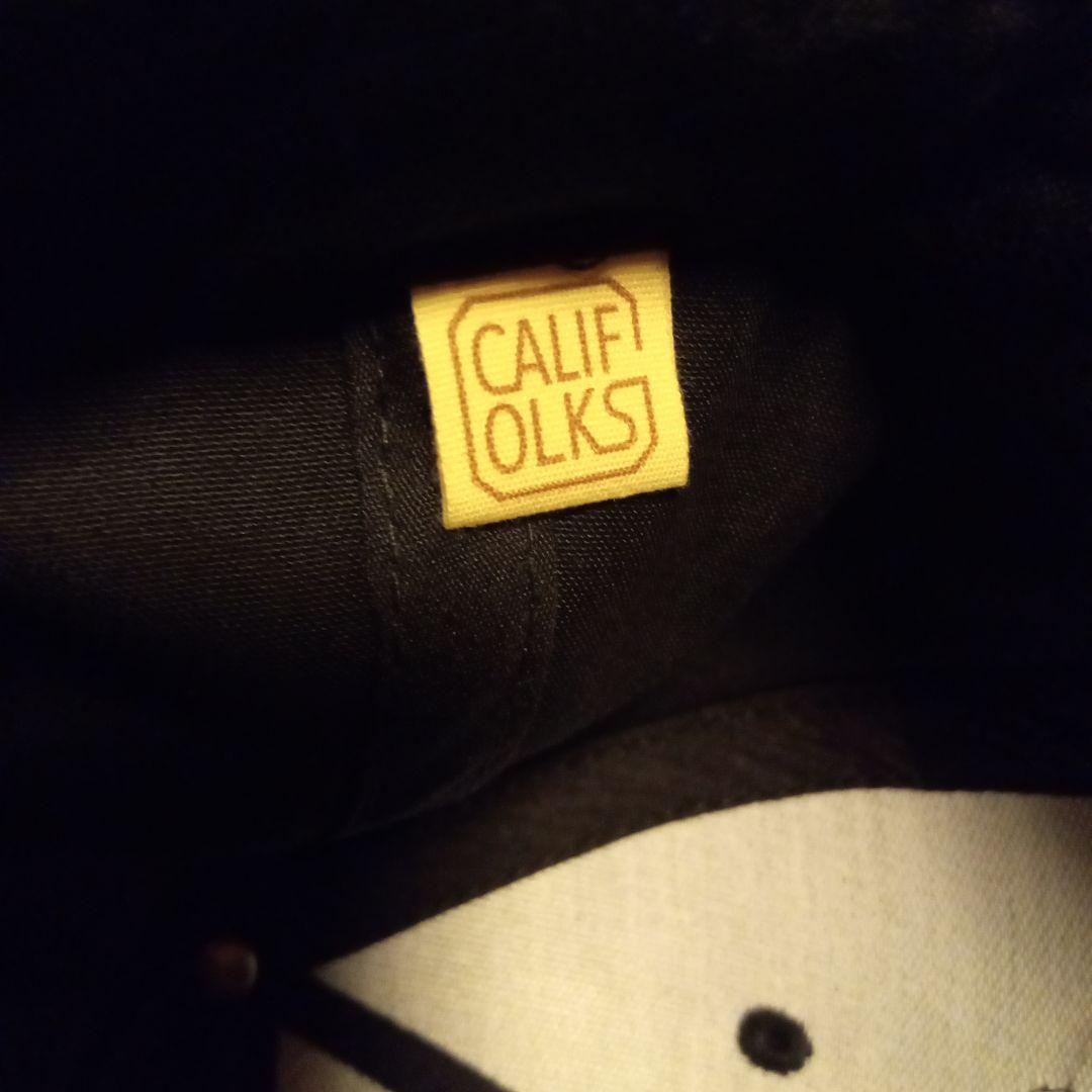 CALIFOLKS オールドイングリッシュロゴ　キャップ　ブラック