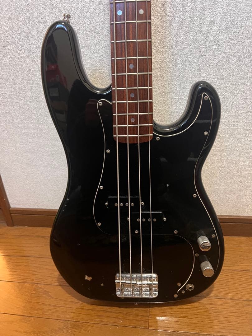 フェンダー　スクワイヤー　エレキベース黒