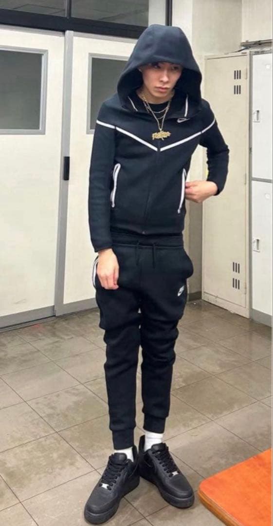 Tee Shyne着用Nikeテックフリースリフレクティブ