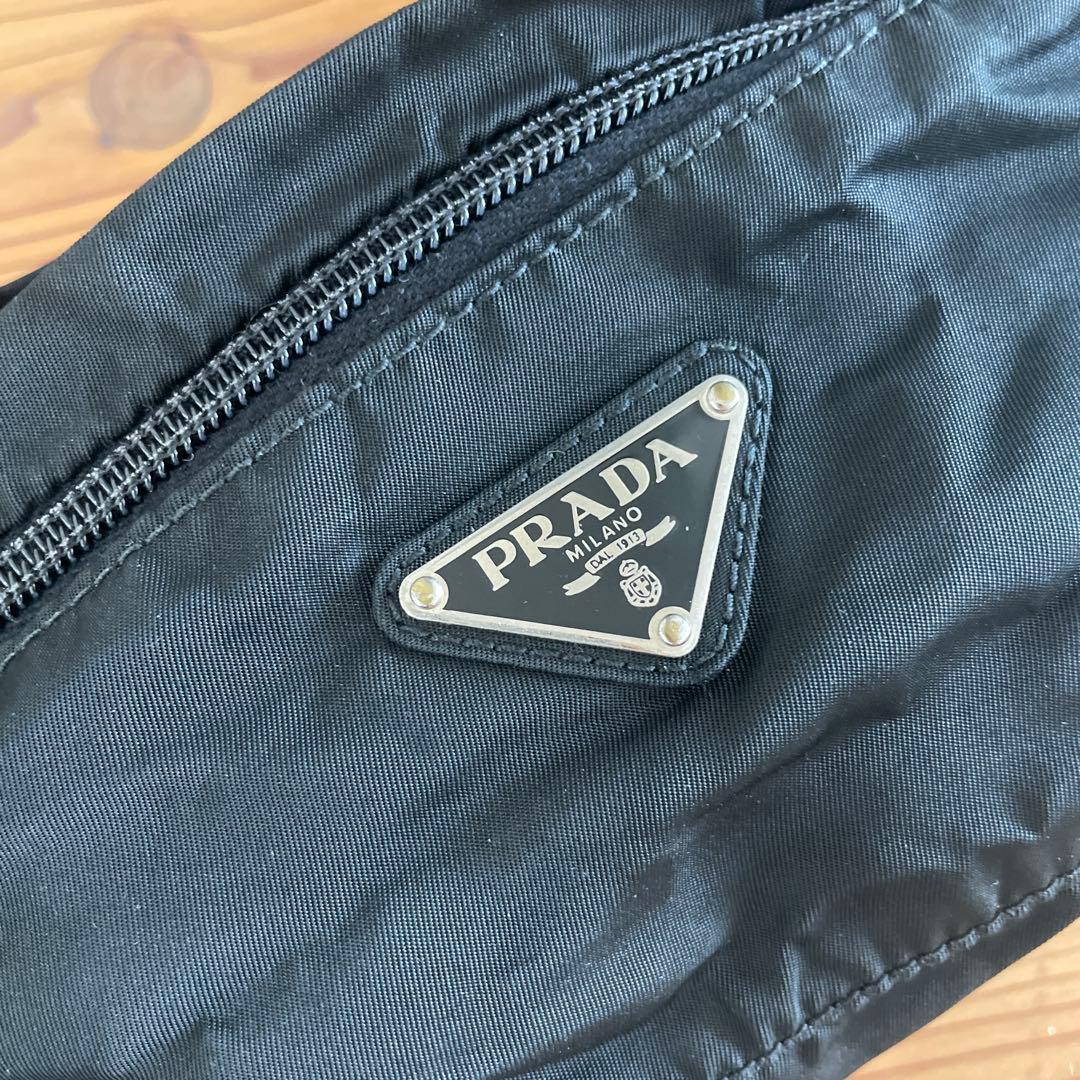 新品同様PRADA ブラック ボディバッグ、ウエストポーチ、ファニーパック